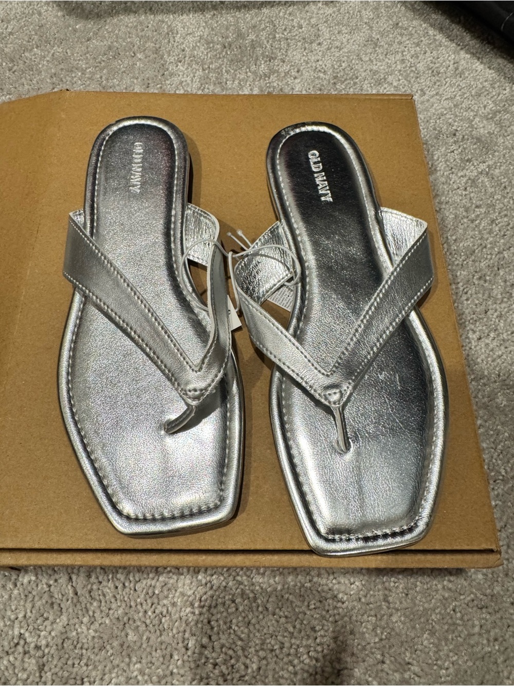 NWT Old Navy Square Toed Flip Flops Sz 7